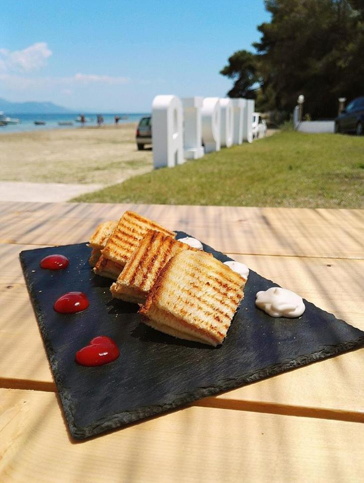 Umbrella Beach Apartments Kávos Exteriér fotografie